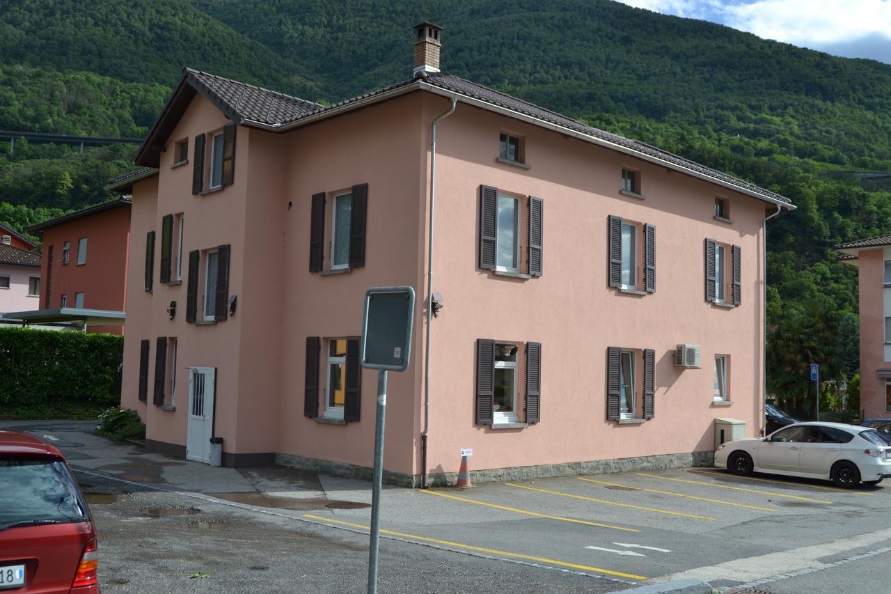 Osteria Centrale Cadenazzo ภายนอก รูปภาพ
